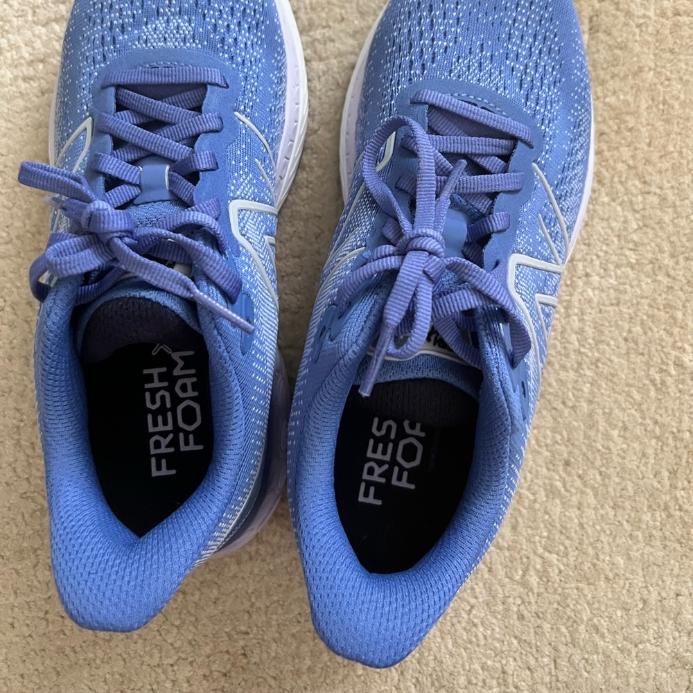 New Balance Women's Blue Running Shoes
Fresh foam 880 
Worn only once